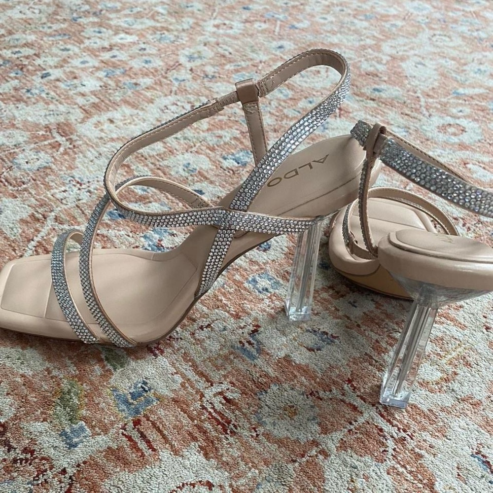 Brand New! Aldo size 9 feels like 8.5 stretch strap silver  w/ acrylic heel .